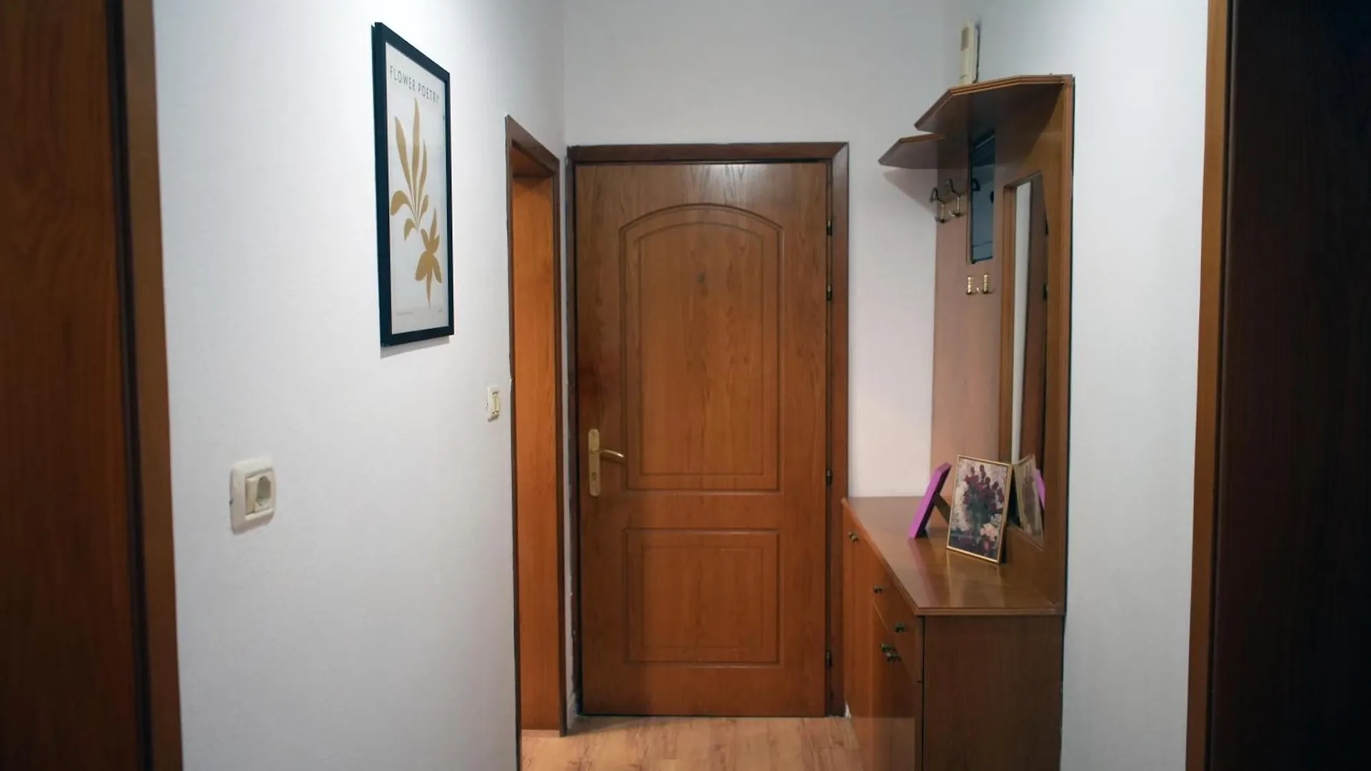 Melek Luxury Apartment Unit 16 Gjirokaster