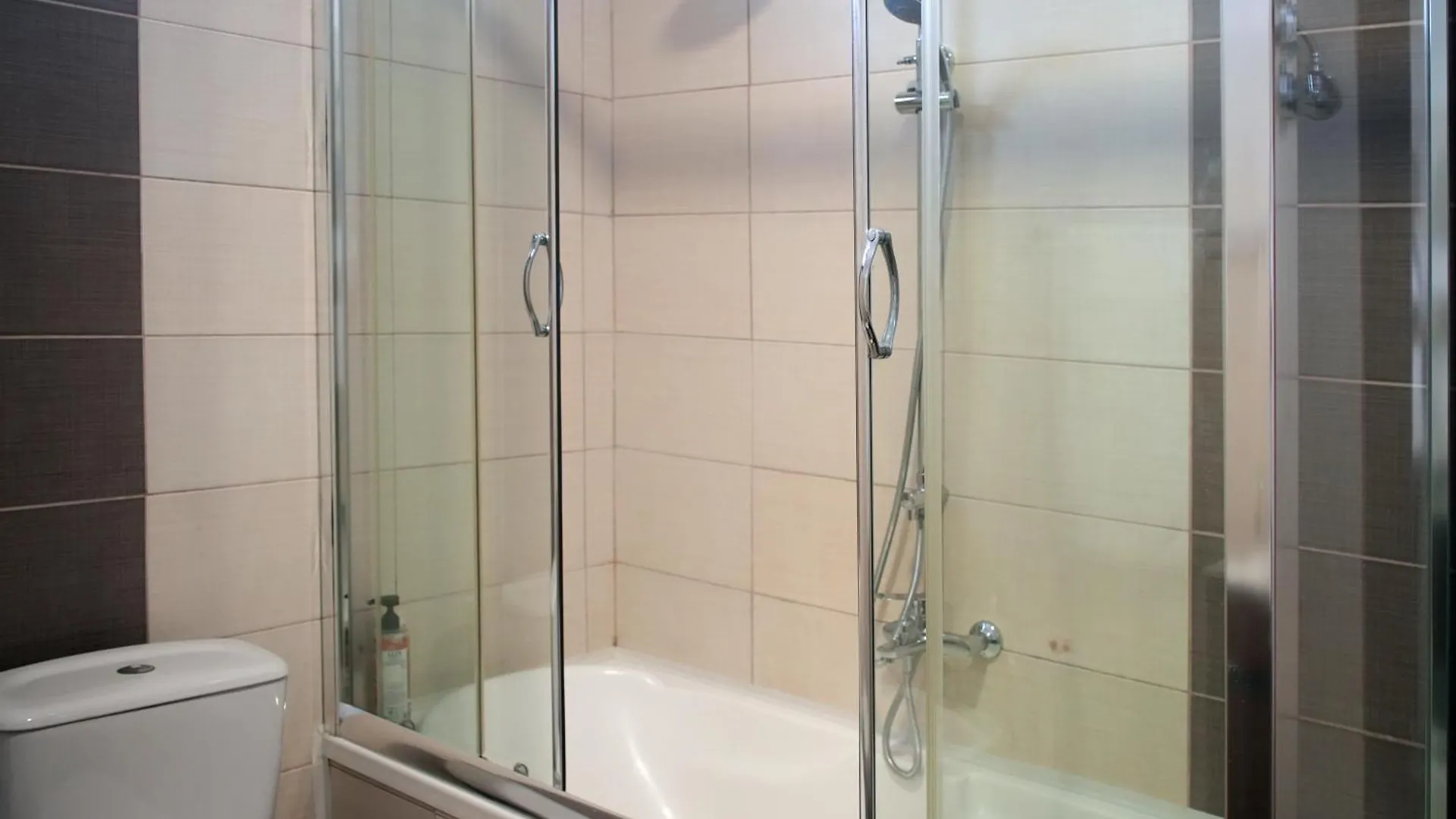 Melek Luxury Apartment Unit 16 Gjirokaster