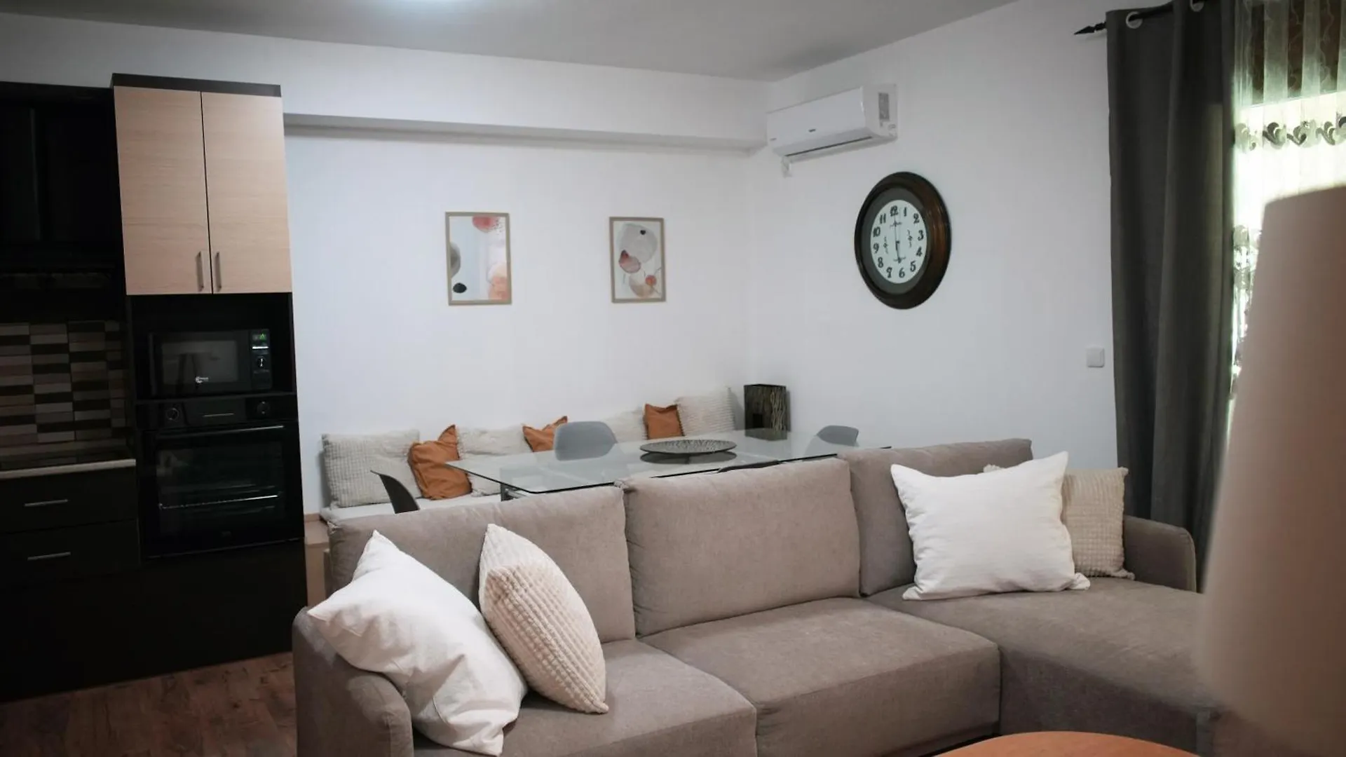Melek Luxury Apartment Unit 16 Gjirokaster 0*,